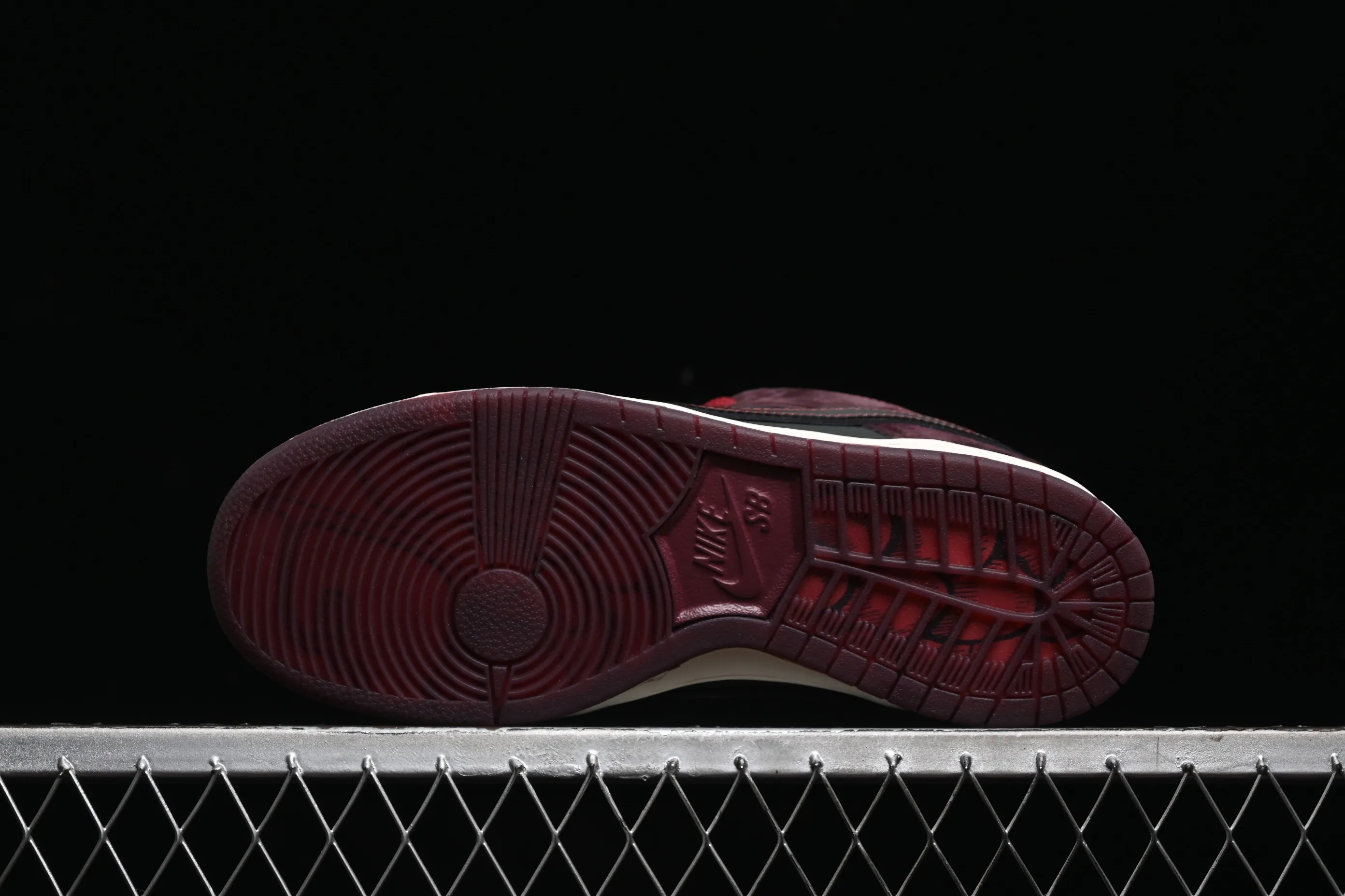 All categories Nk SB Dunk Series Nk SB Dunk Low low-top sneakers Riot Skateshop x Nk SB Dunk Low joint model Bordeaux red low-top casual sneakers FZ1289-200
